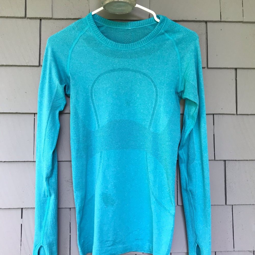 Lululemon size 4 long sleeve